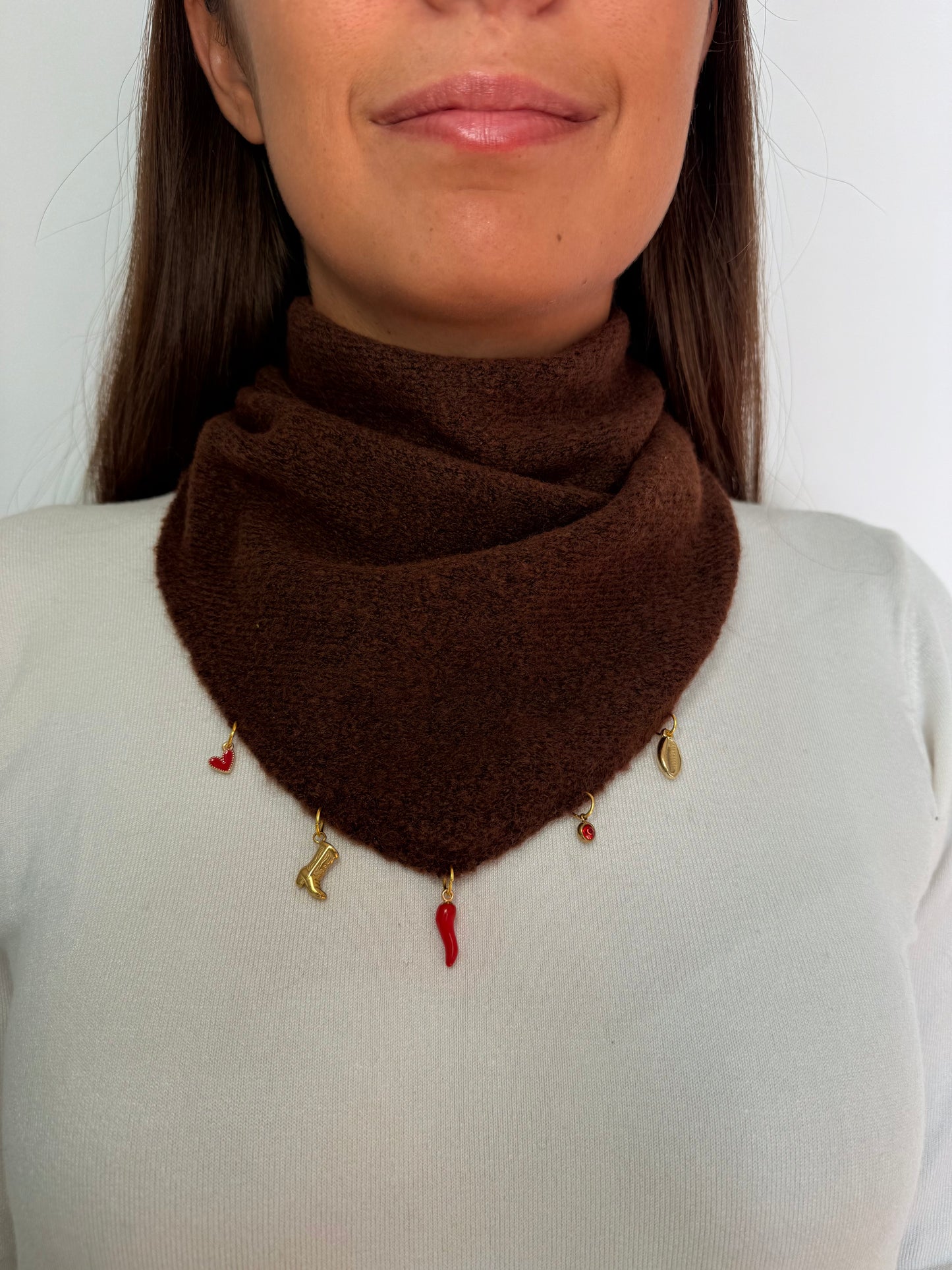 Bandana chocolat Rody en maille avec charms, vue 1