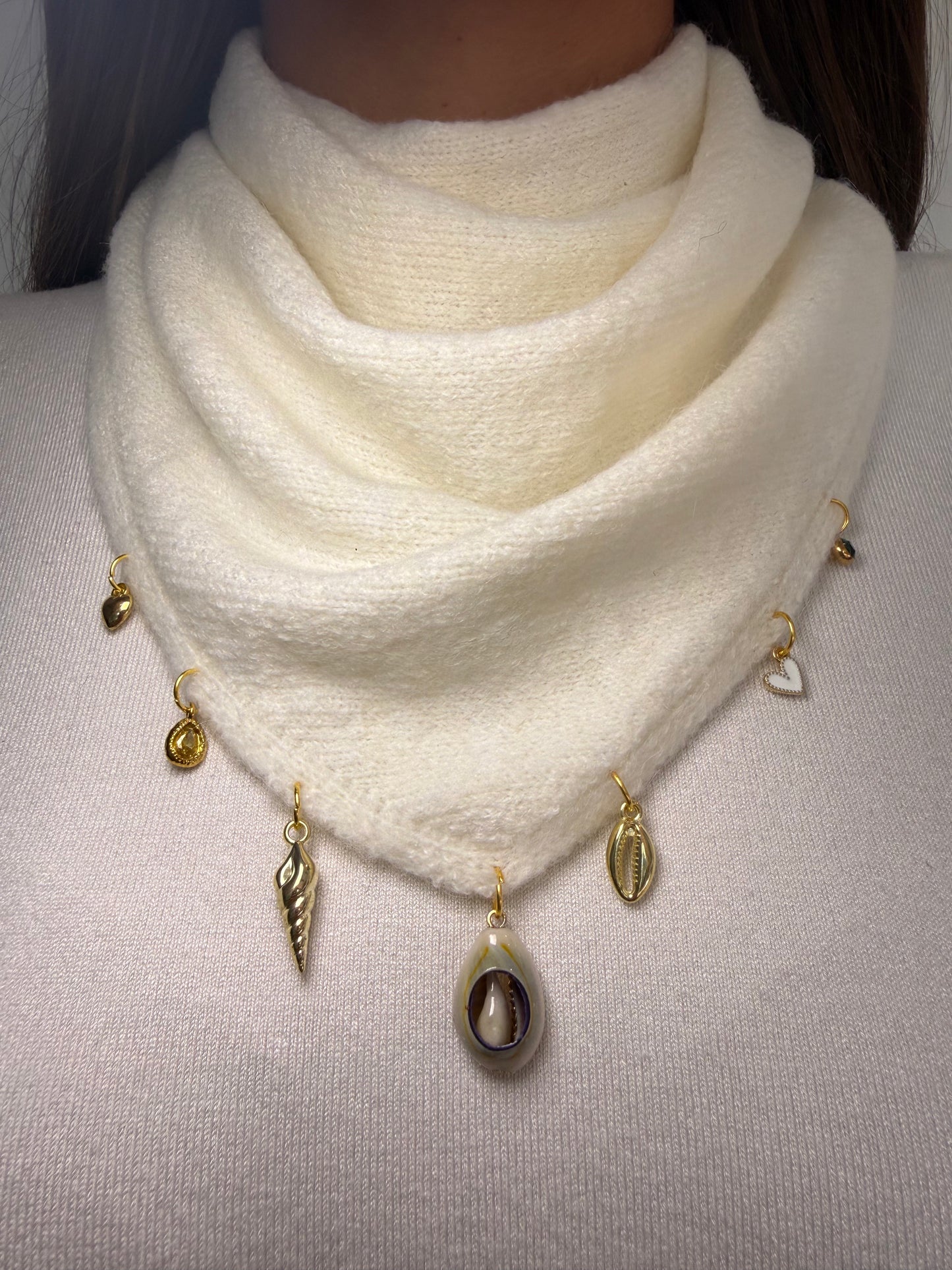 Bandana Moon blanc en maille avec charms, vue 2