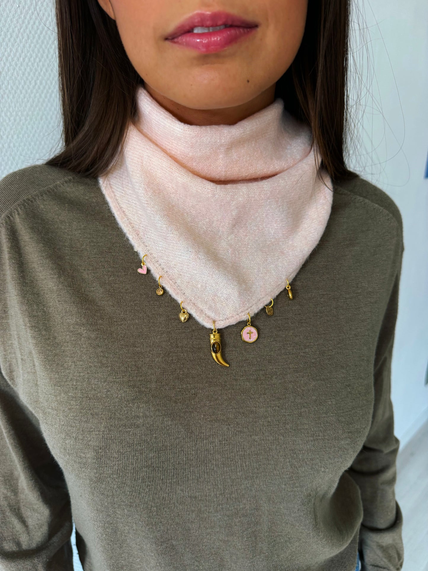 Foulard bandana en maille rose poudré avec charms, Rose poudré 1